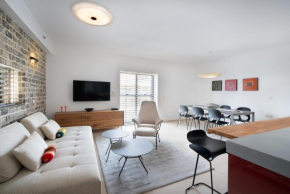 Relaxing 2 BR Apt w Parking Near Nahalat Binyamin with Shelter by Sea N' Rent